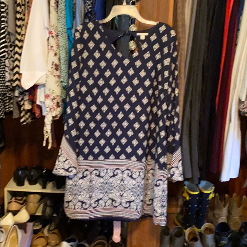EST. 1946 size Large. Dress.